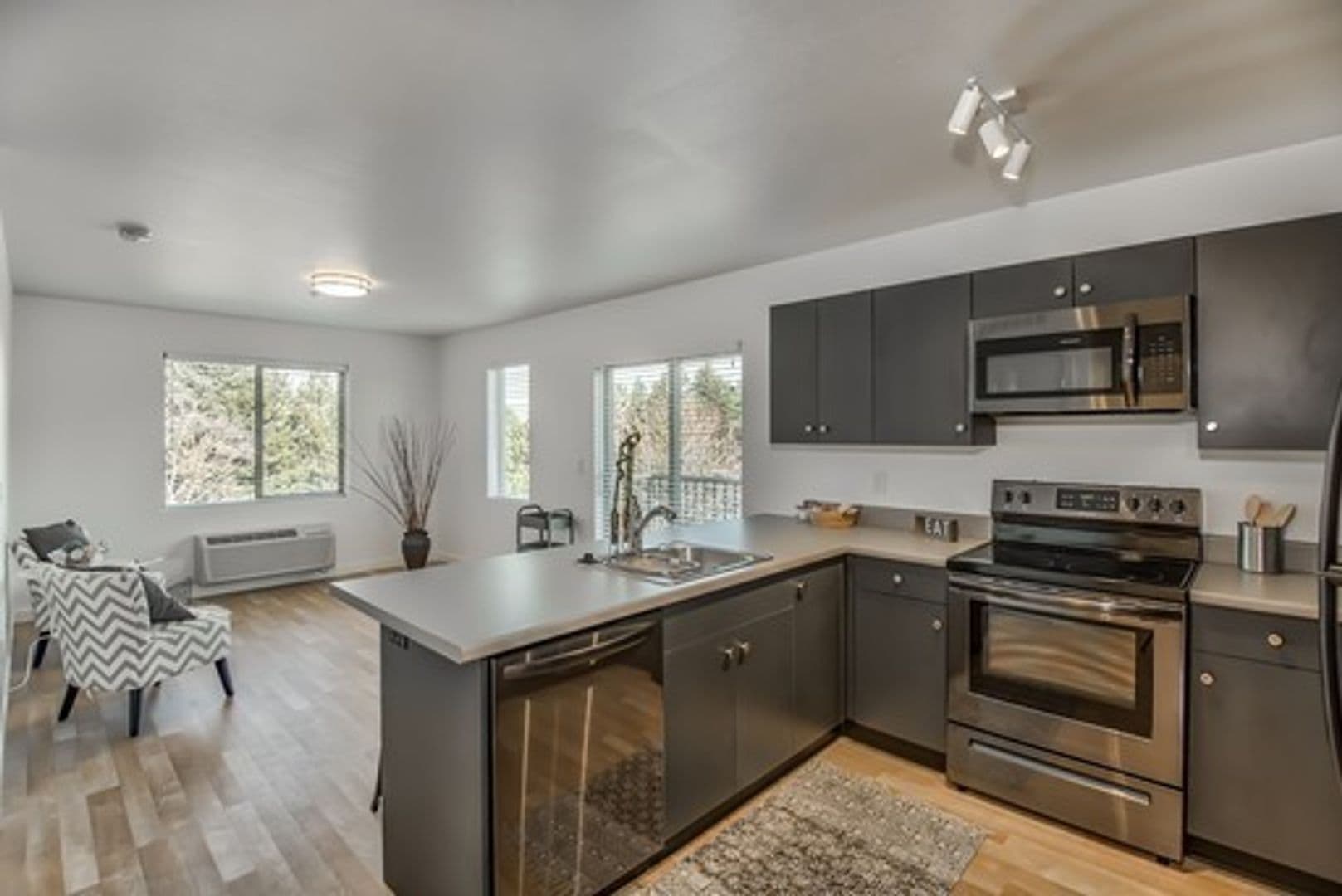 Portland Apartment: 6195 N Minnesota Ave