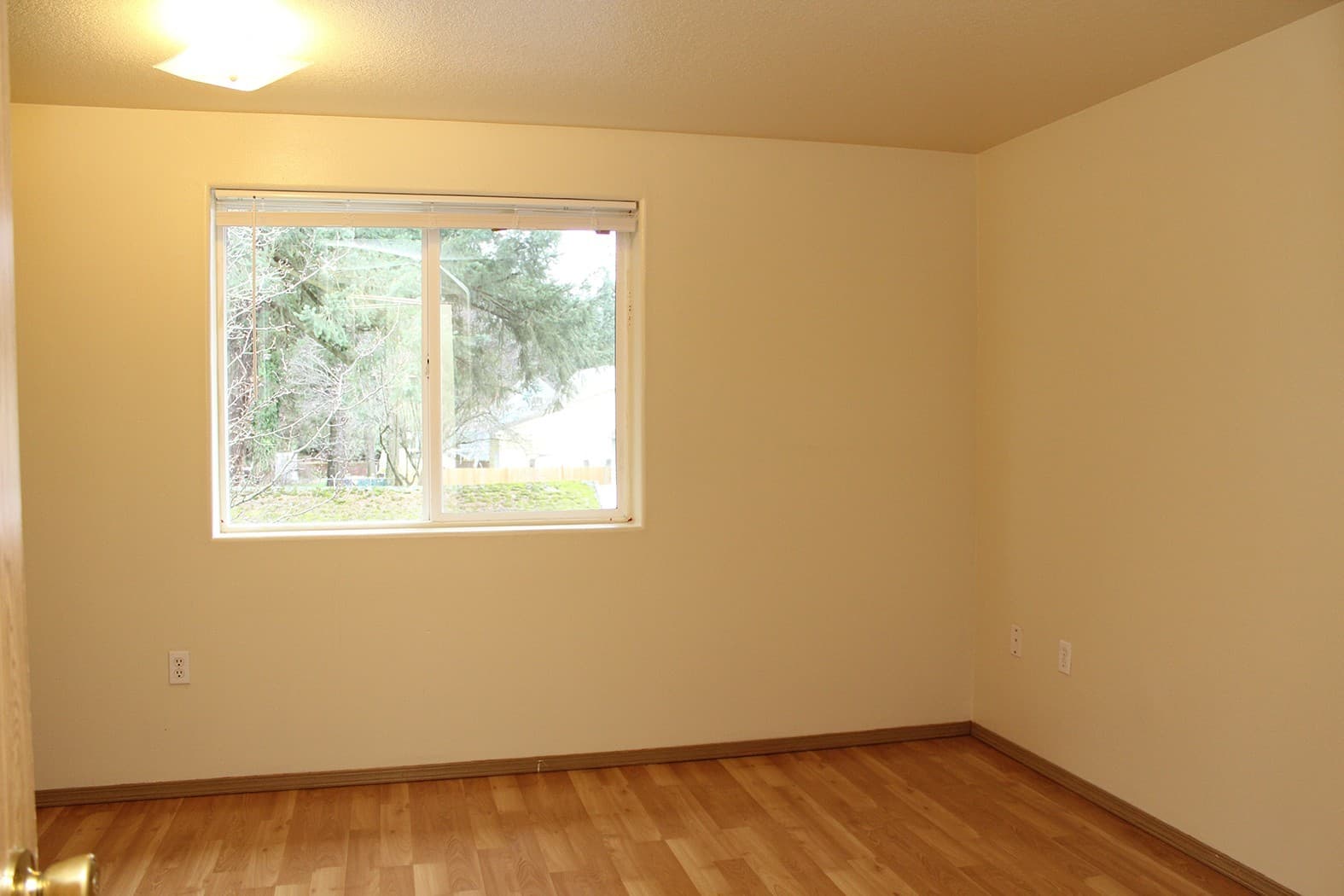 Portland Apartment: 3548 SE 119th Ave