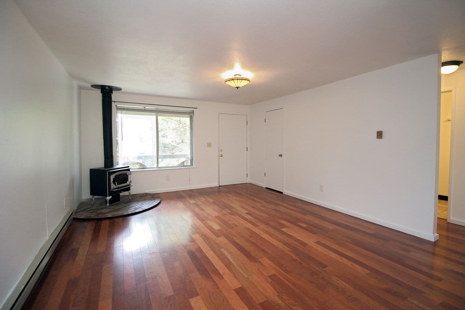 Portland Apartment: 9706 SW 49th Ave #A-B