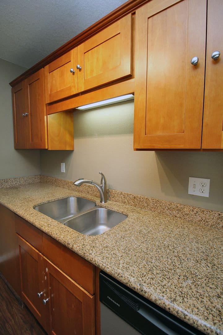 Portland Apartment: 4204 - 4232 SE Cesar E Chavez Blvd.