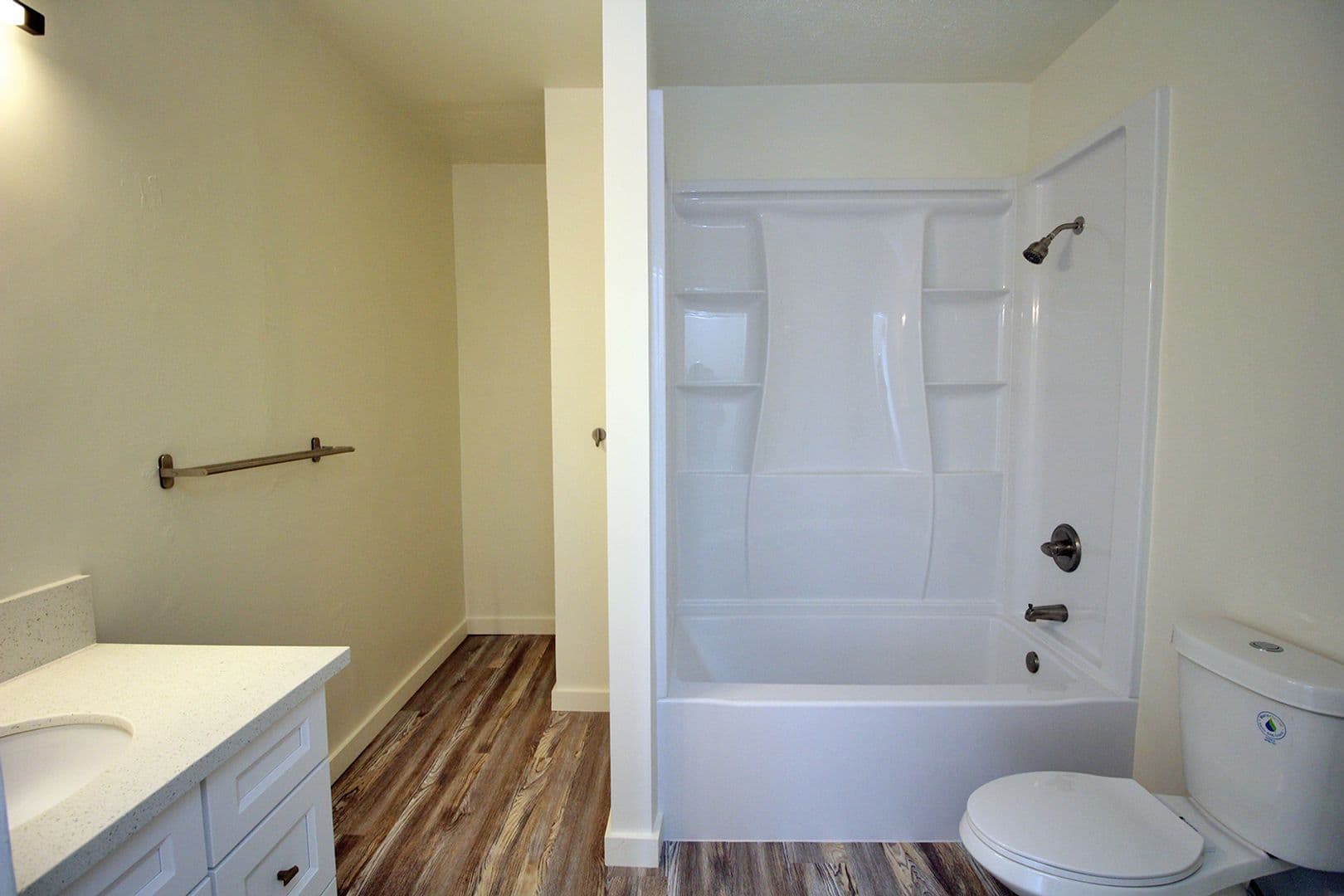 Portland Apartment: 843 N Knott St