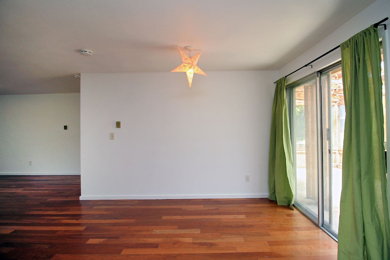 Portland Apartment: 9706 SW 49th Ave #A-B