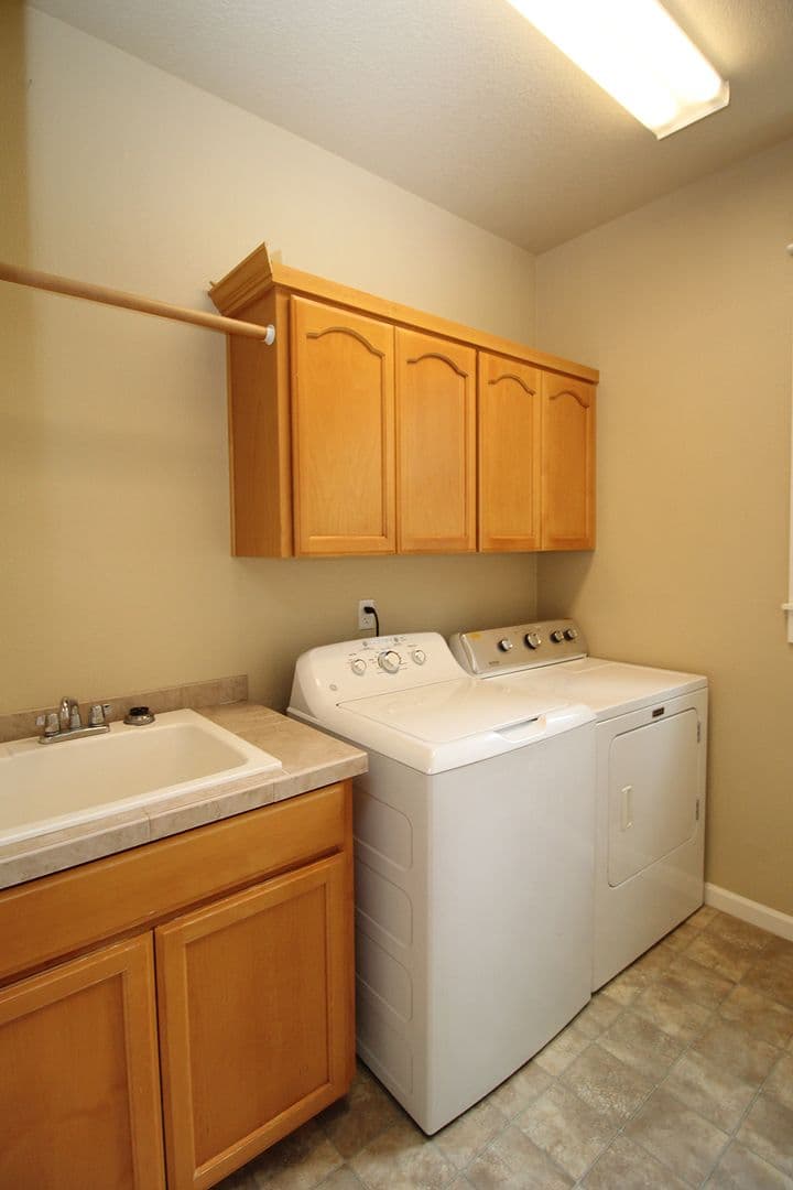 Beaverton House: 6930 SW Star Jasmine Plc