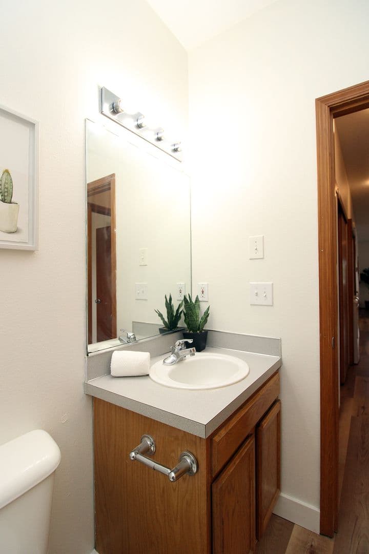 Portland Apartment: 2315 N Lombard St