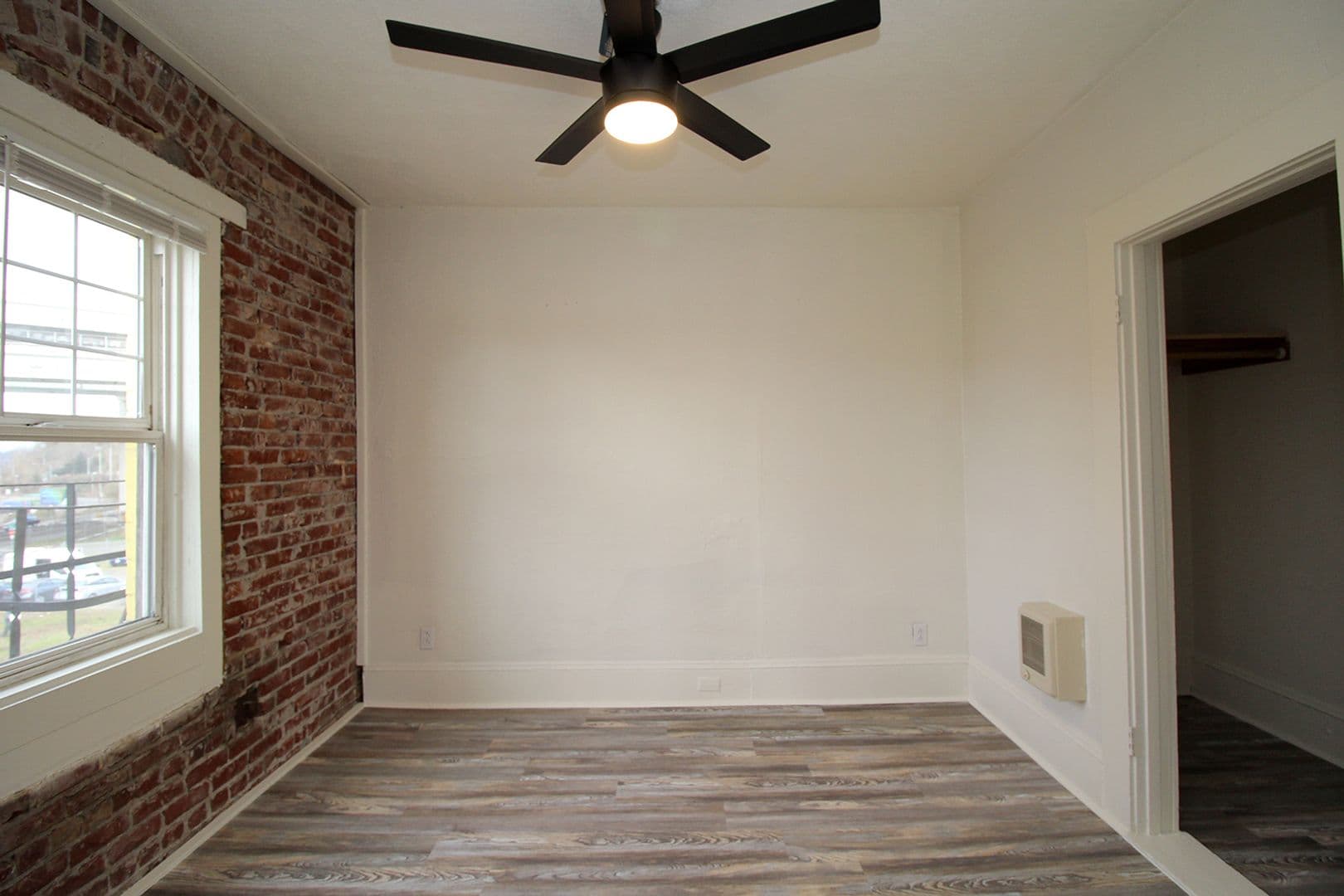 Portland Apartment: 843 N Knott St