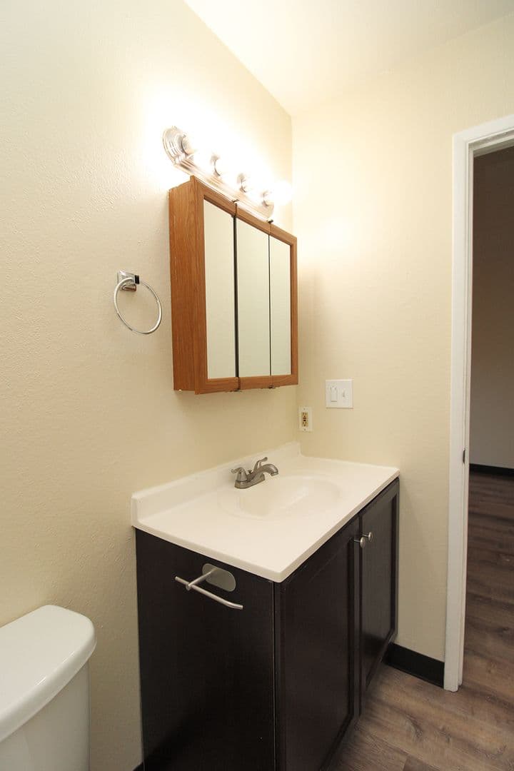 Portland Apartment: 5704 SW Beaverton-Hillsdale Hwy