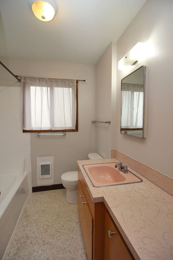 Portland Apartment: 2002-2012 NE 22nd Ave