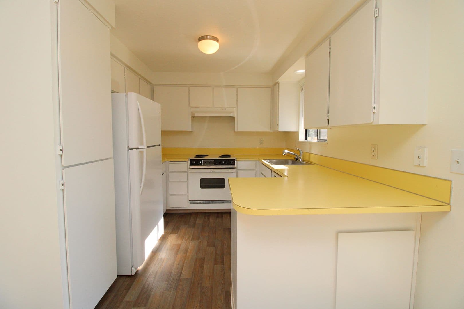 Troutdale Apartment: 802 - 804 SW 29th Way