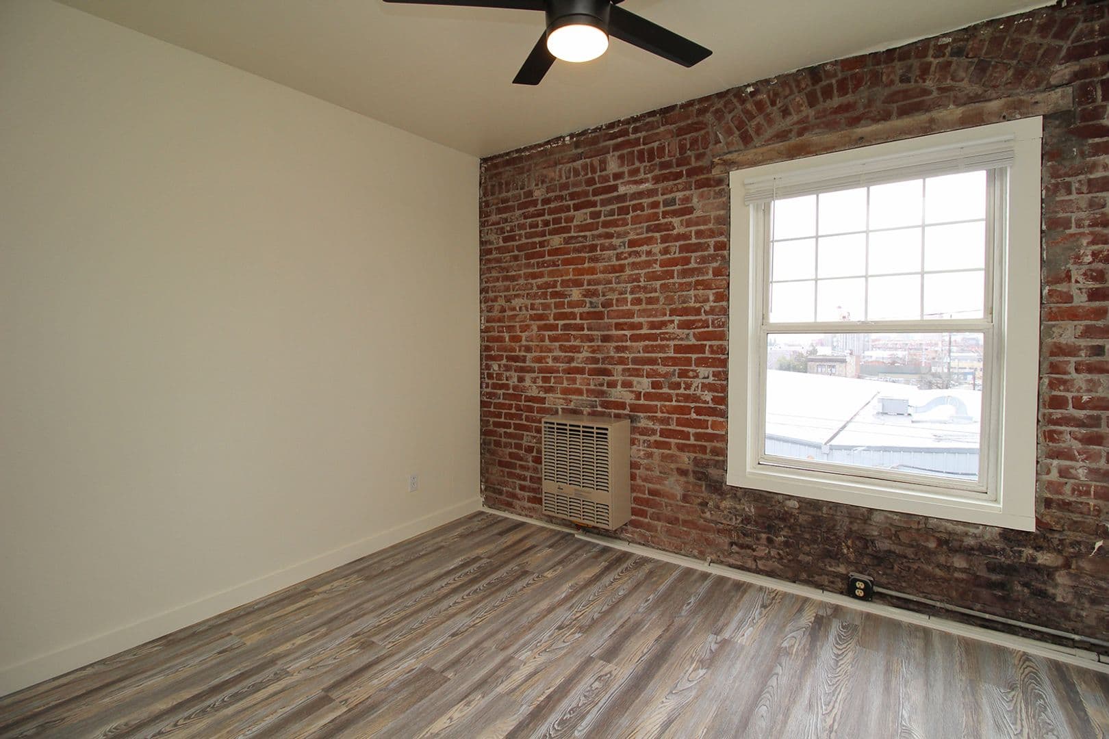 Portland Apartment: 843 N Knott St