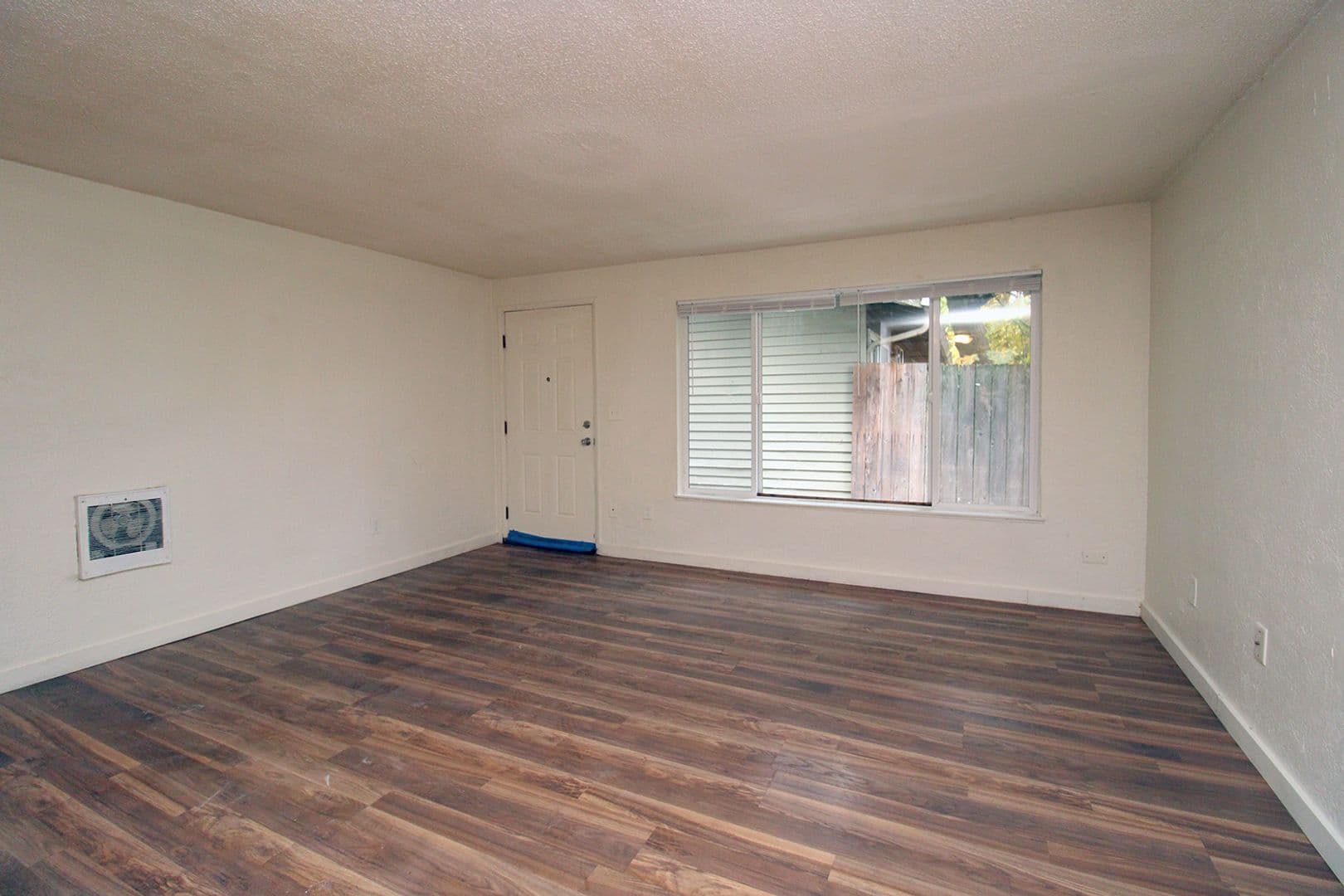 Gresham Apartment: 1113 - 1127 NE 183rd Ave