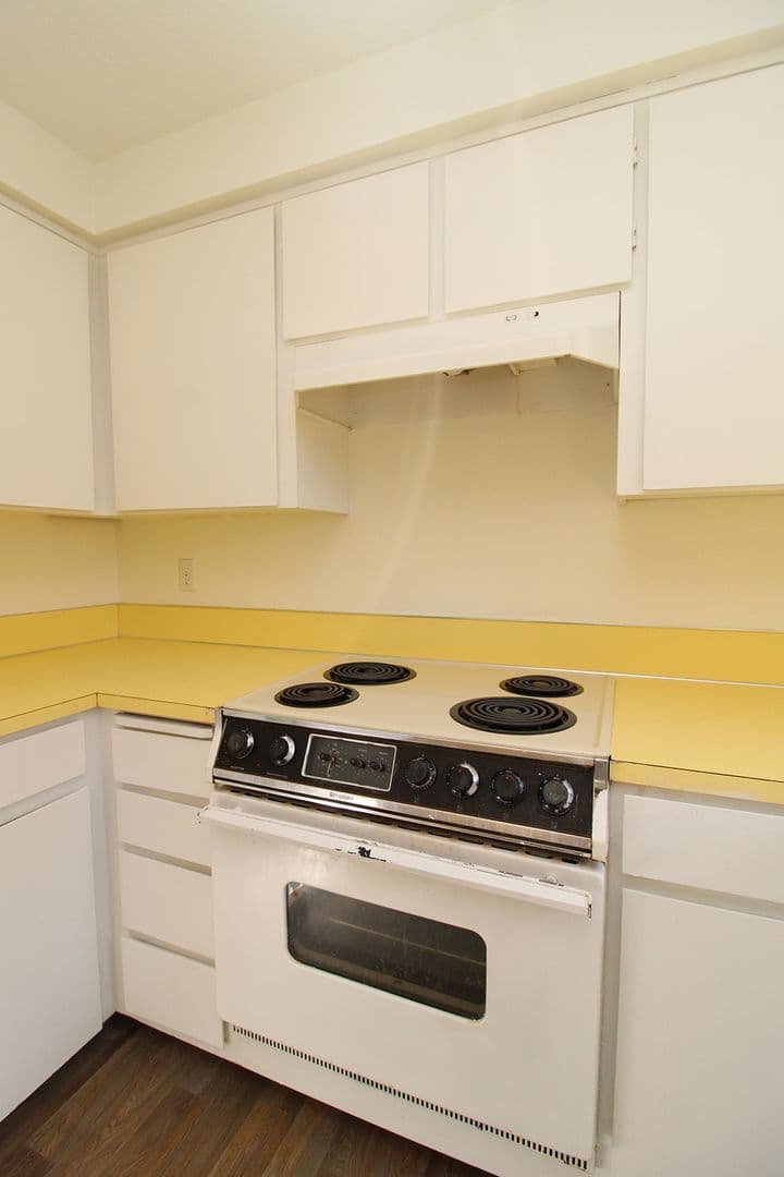 Troutdale Apartment: 802 - 804 SW 29th Way