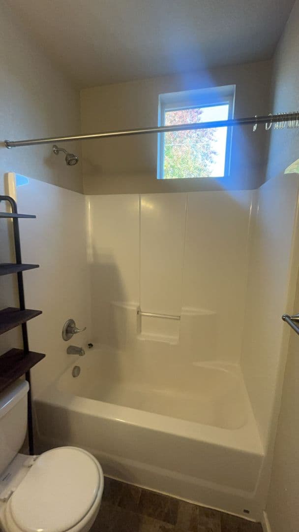 Portland Apartment: 7625 SE Milwaukie Ave