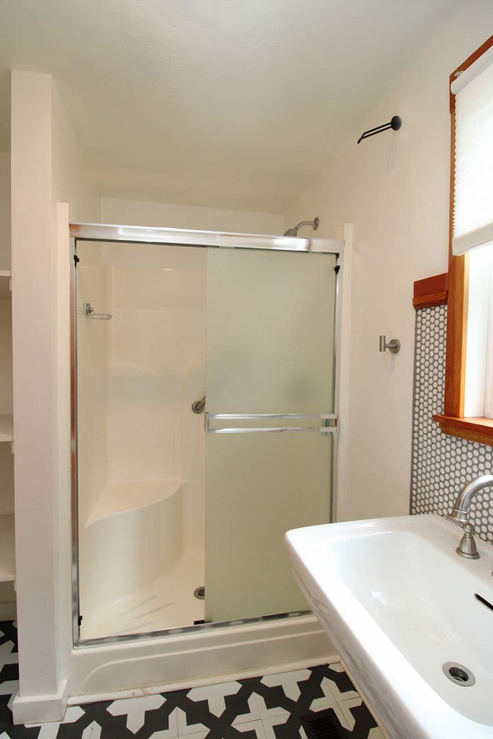 Portland House: 7126 N Lombard St