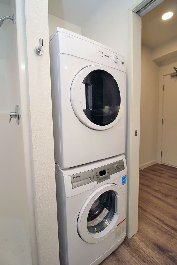 Portland Apartment: 2919 SE Division St