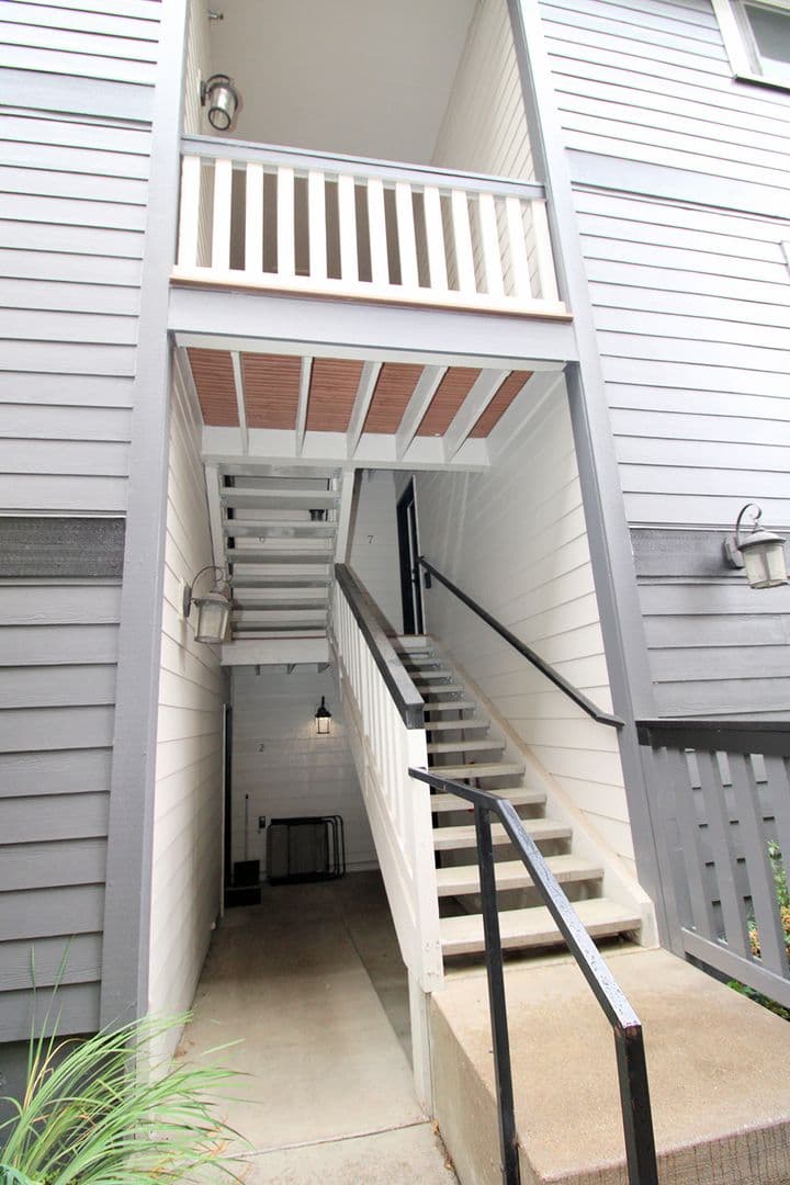 Portland Apartment: 2424 N Vancouver Ave