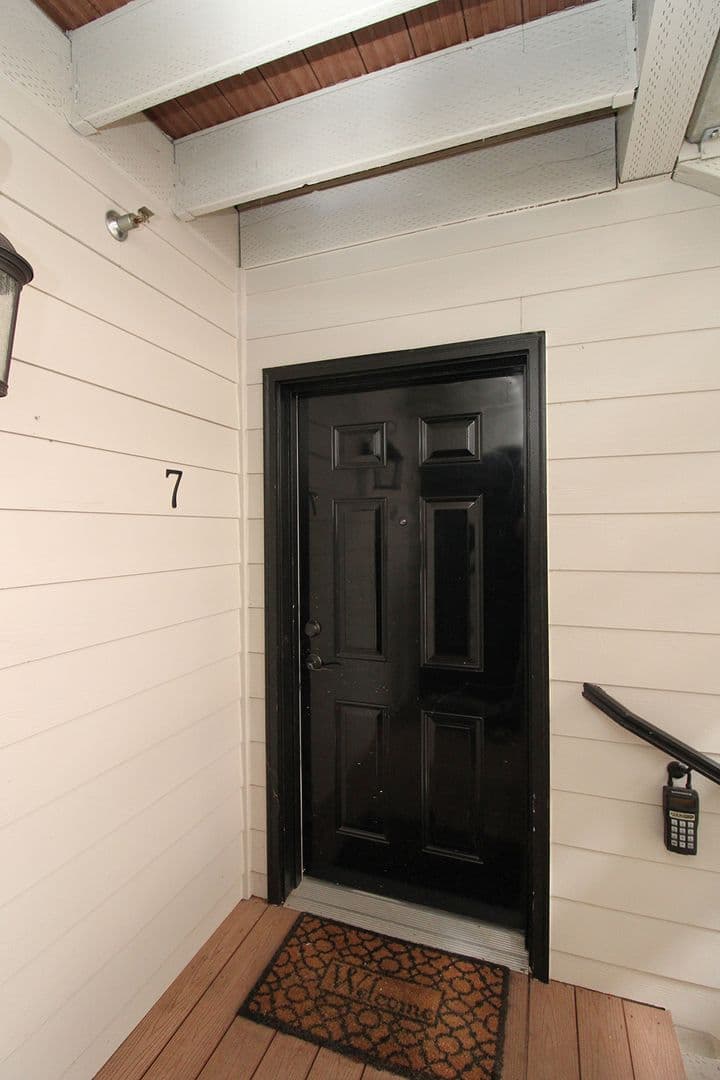 Portland Apartment: 2424 N Vancouver Ave