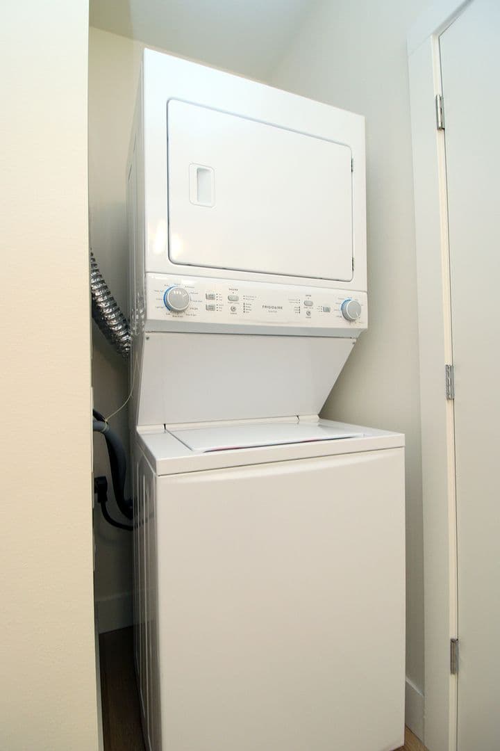 Portland Apartment: 8417 SW 24th Ave