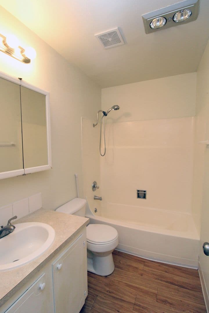 Portland Apartment: 1942-1956 NE Tillamook St