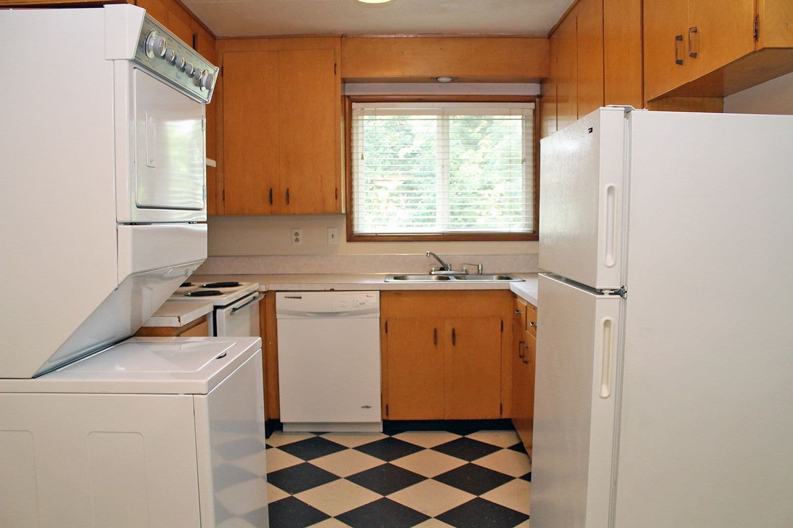 Portland Apartment: 2002-2012 NE 22nd Ave