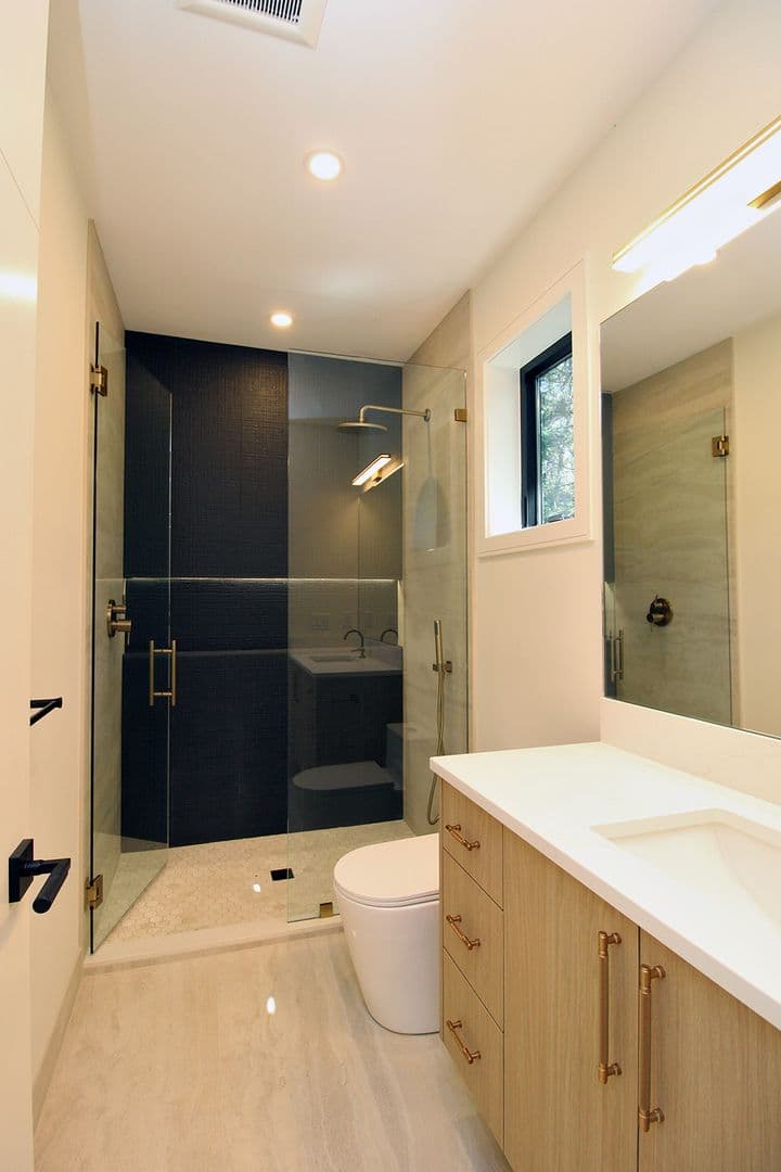Portland House: 6233 SW Hamilton Way