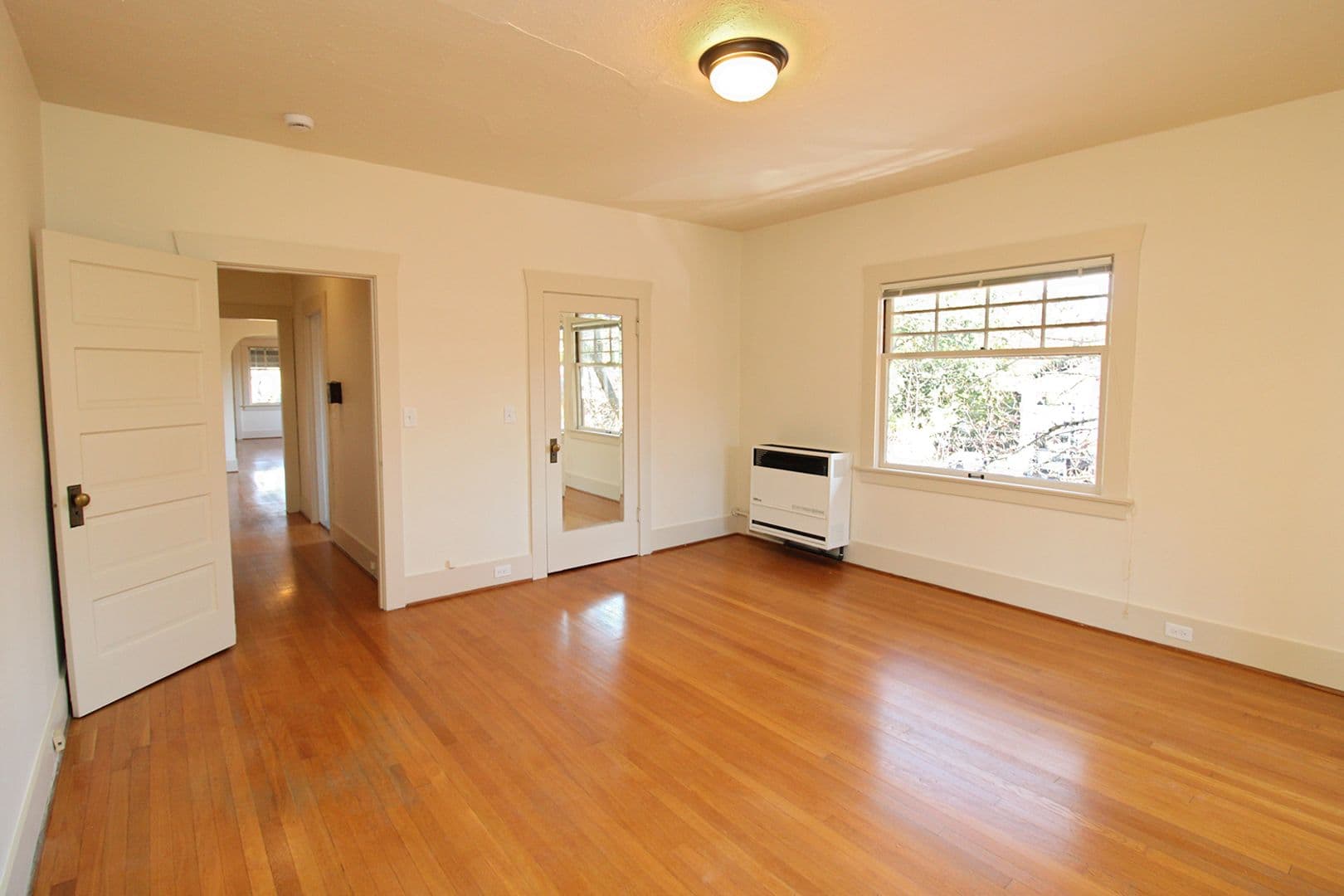 Portland Apartment: 1636 NE Tillamook St #2