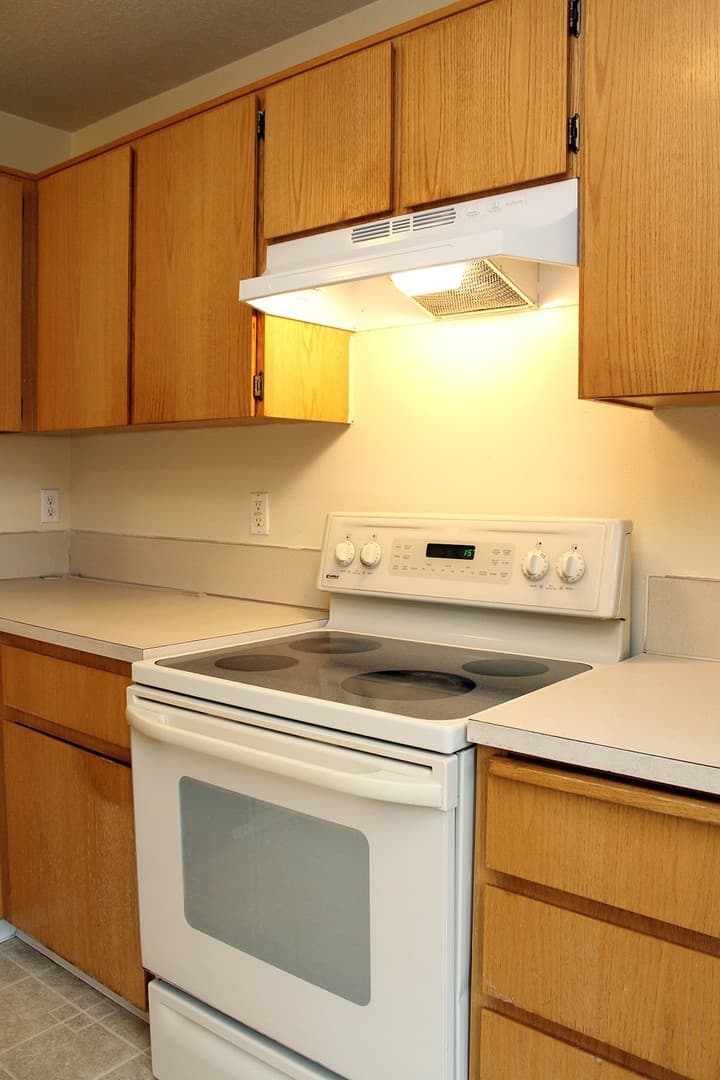 Portland Apartment: 3548 SE 119th Ave