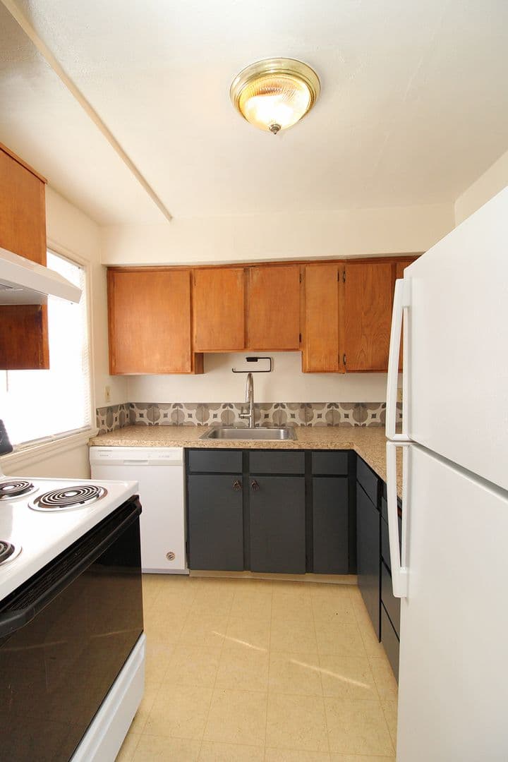 Portland Apartment: 6909-6923 N Vancouver Av