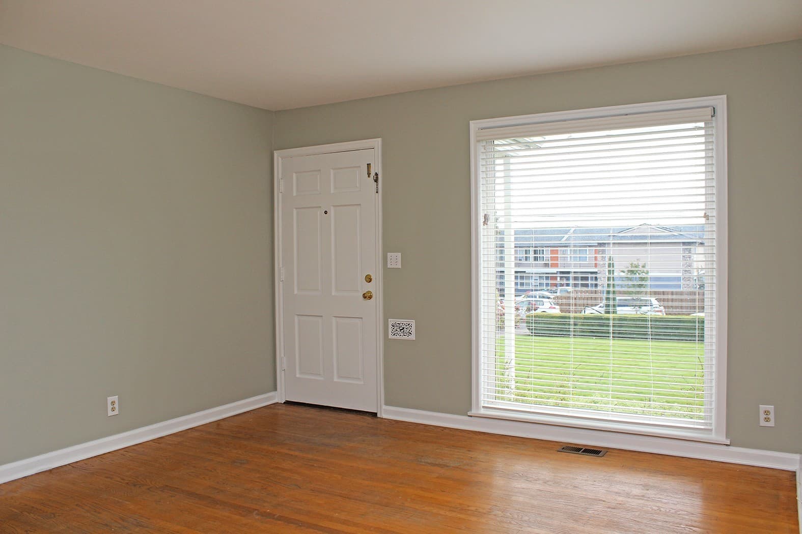 Portland Apartment: 5131-5147 SE 17th Avenue