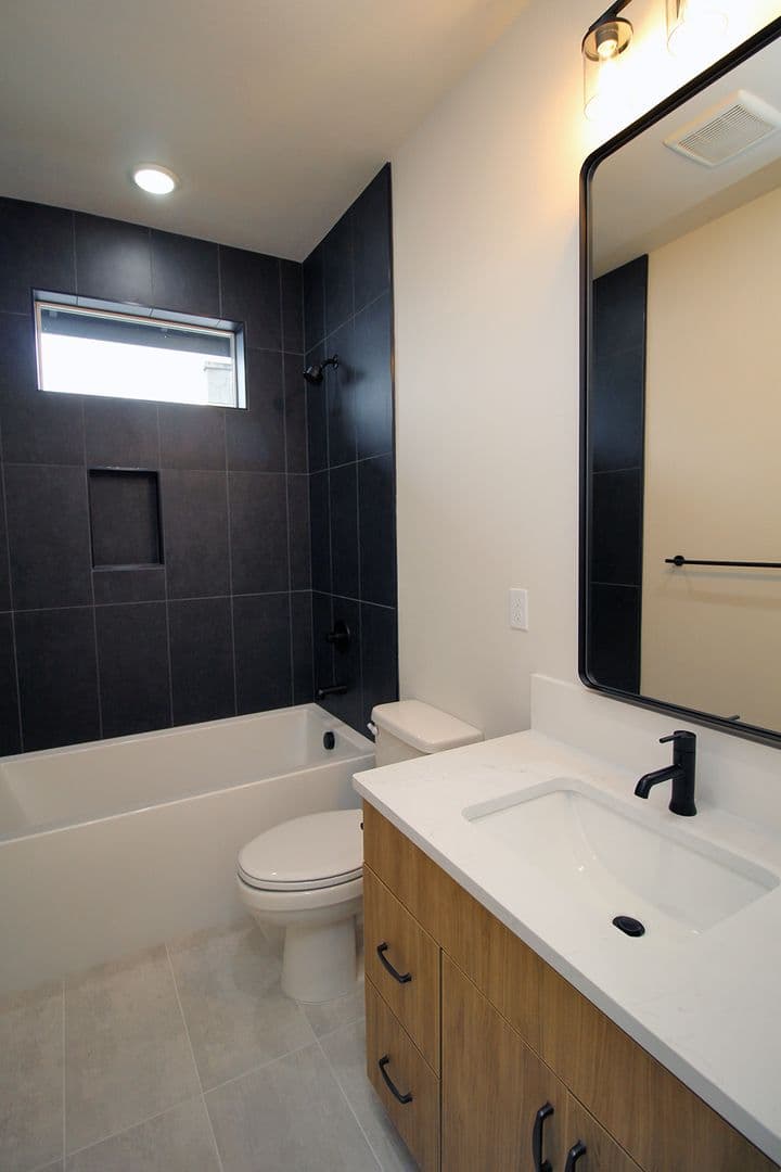 Portland Apartment: 5258-5264 NE 15th Ave