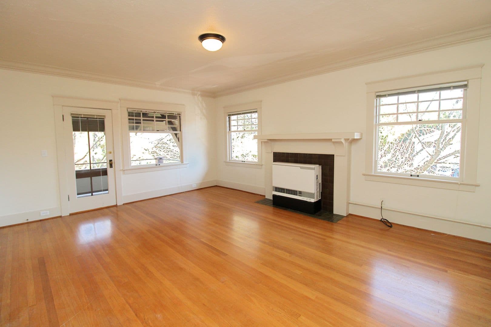 Portland Apartment: 1636 NE Tillamook St #2