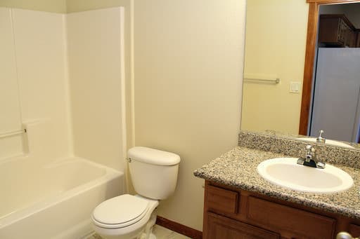 Portland Apartment: 123 NE 172nd Avenue