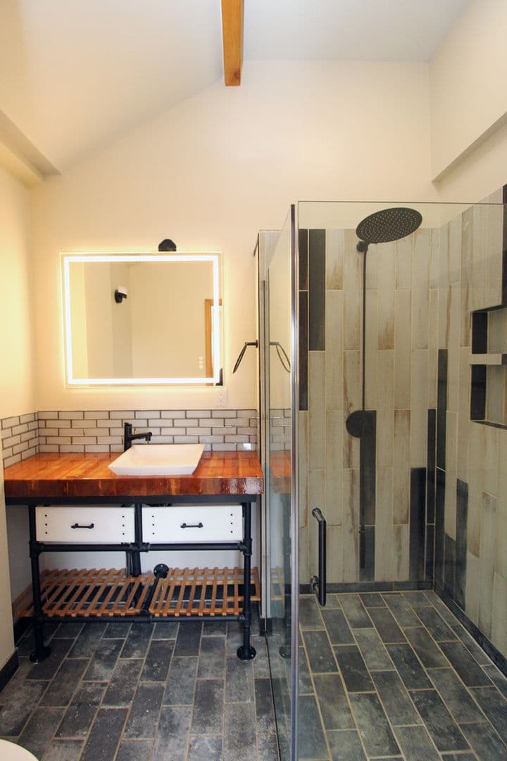 Portland Apartment: 9823 SW 55th Ave
