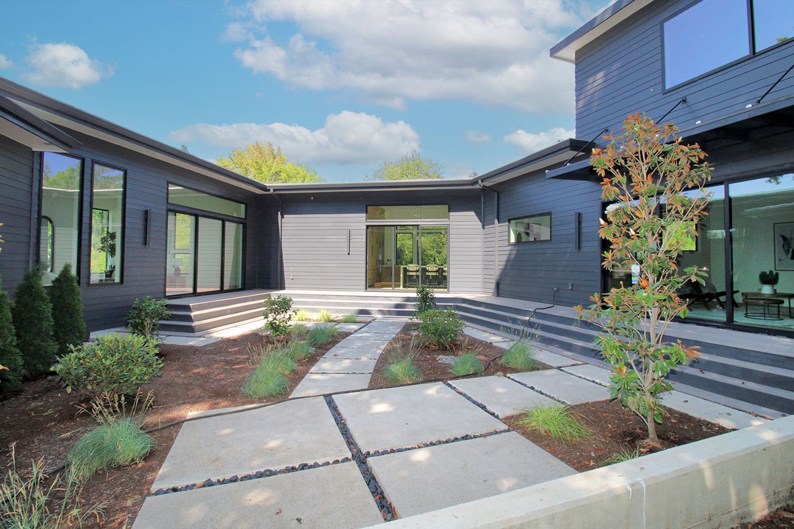 Portland House: 6233 SW Hamilton Way
