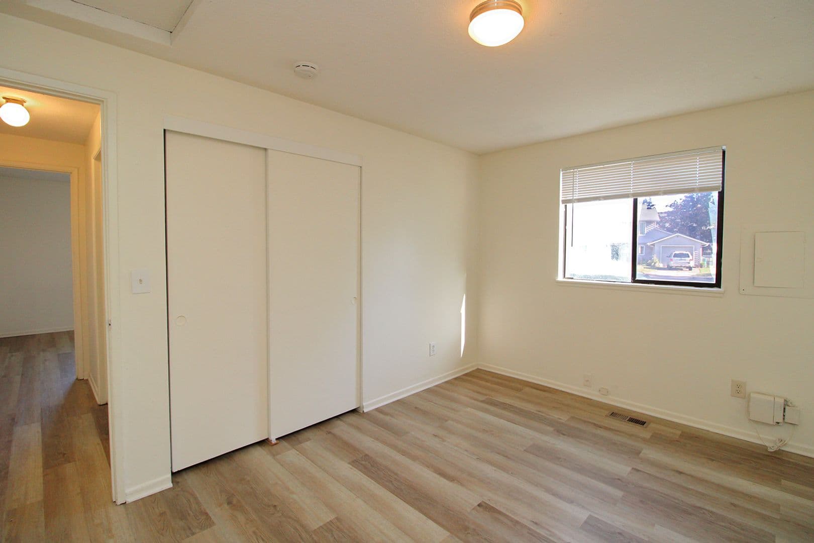 Troutdale Apartment: 802 - 804 SW 29th Way