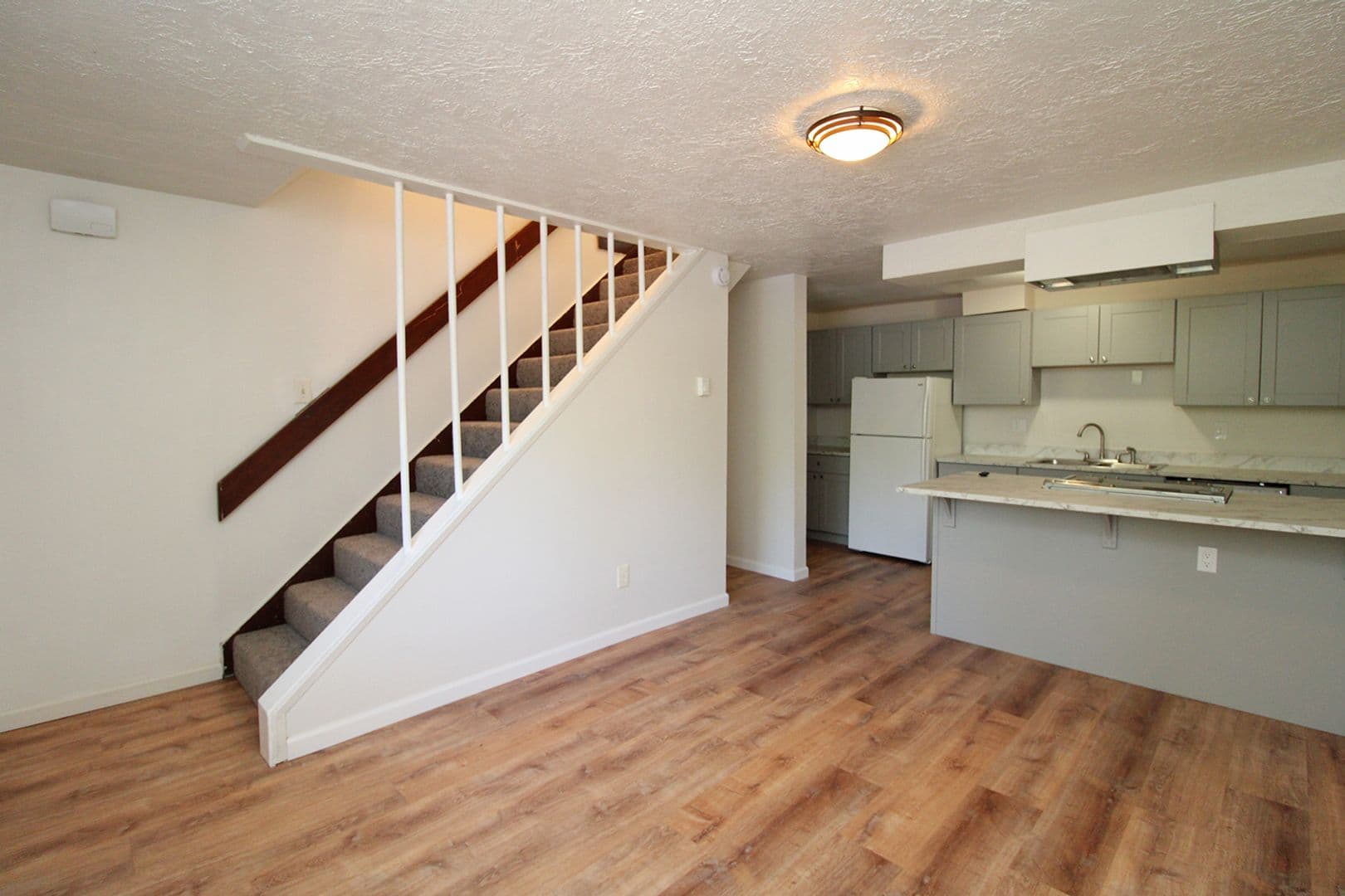 Portland Apartment: 5704 SW Beaverton-Hillsdale Hwy