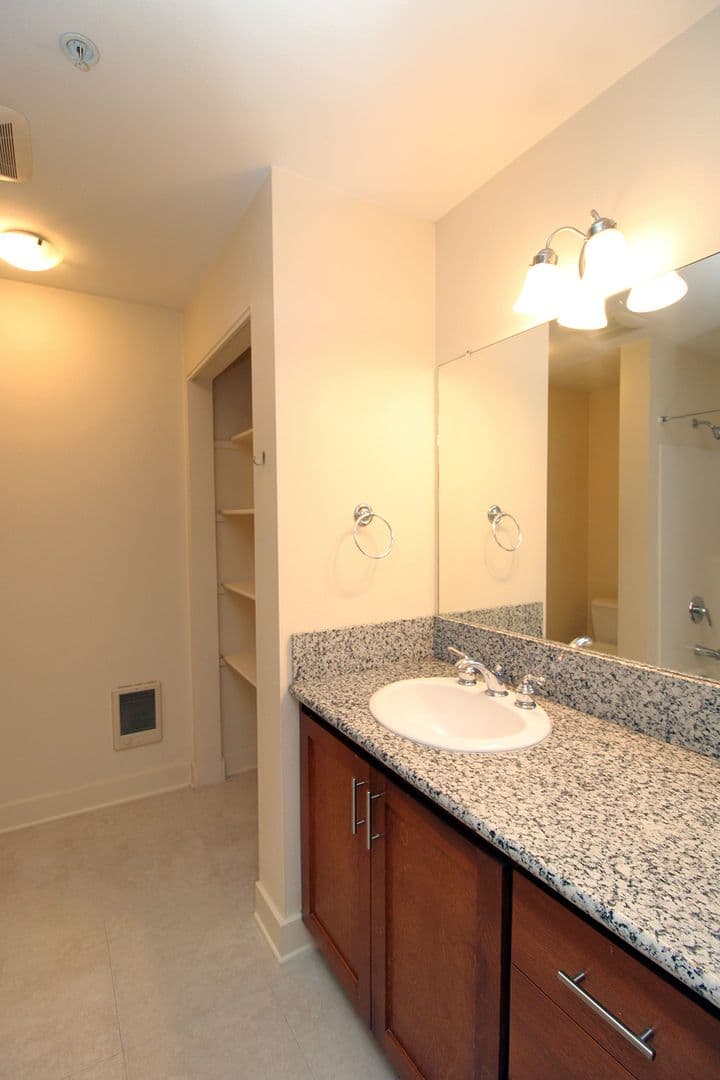 Portland Apartment: 2424 N Vancouver Ave