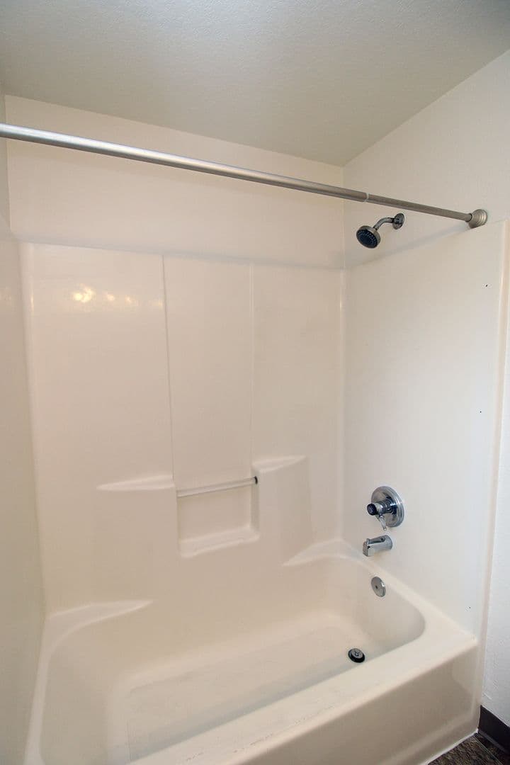 Portland Apartment: 1348 - 1438 NE 160th Ave
