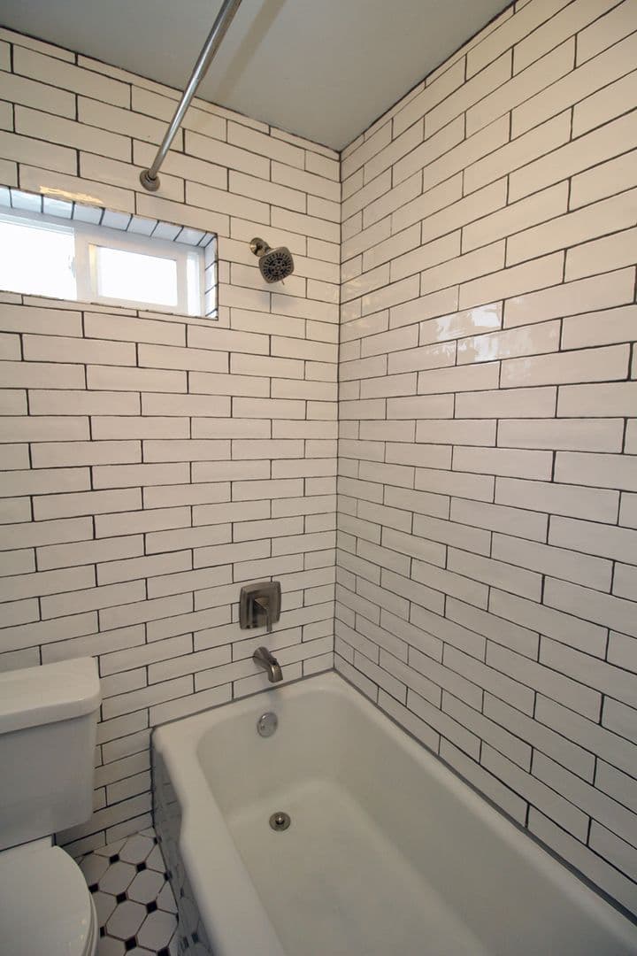 Portland House: 320 SW Carson St