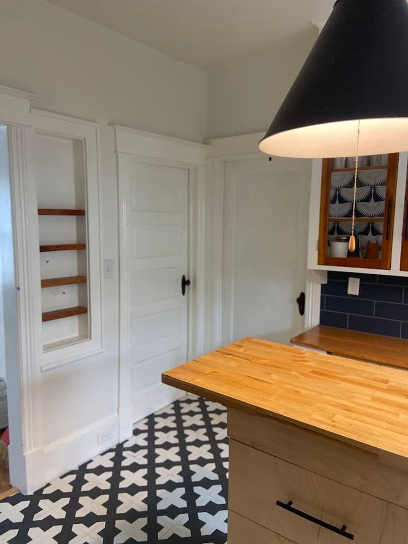 Portland House: 7126 N Lombard St