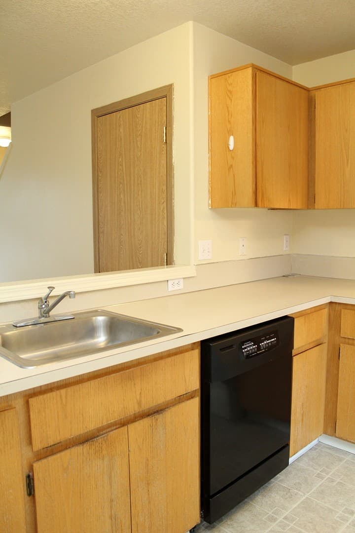 Portland Apartment: 3548 SE 119th Ave