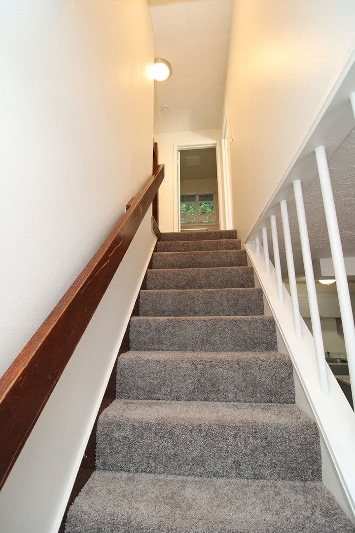 Portland Apartment: 5704 SW Beaverton-Hillsdale Hwy