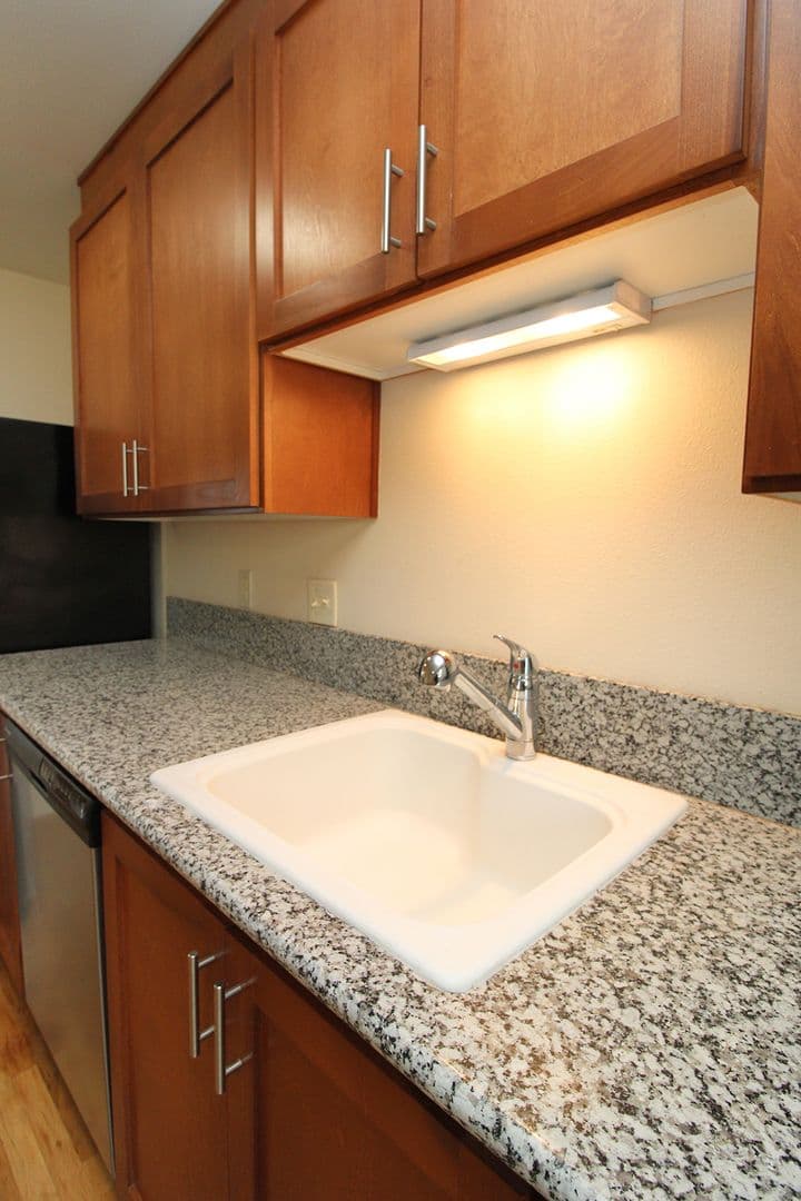 Portland Apartment: 2424 N Vancouver Ave