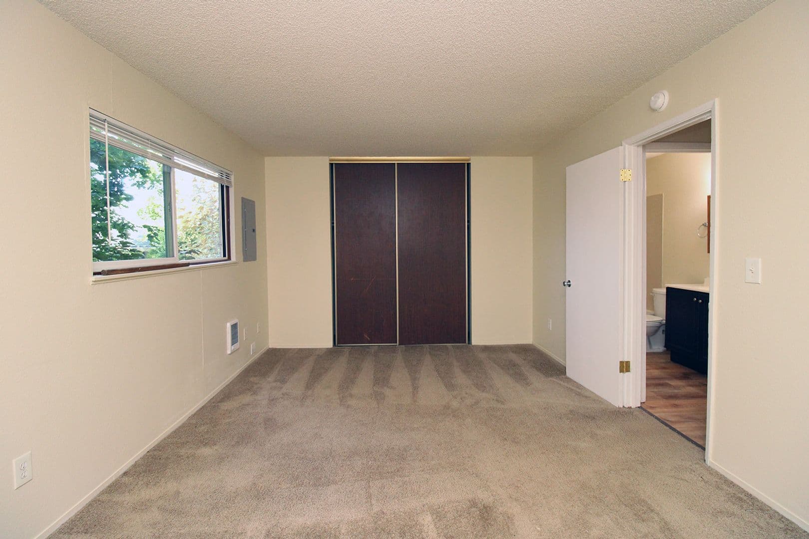 Portland Apartment: 5704 SW Beaverton-Hillsdale Hwy