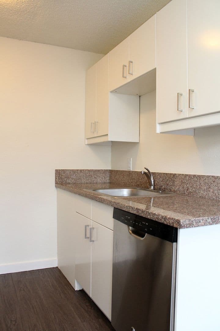 Portland Apartment: 9222 N Lombard St