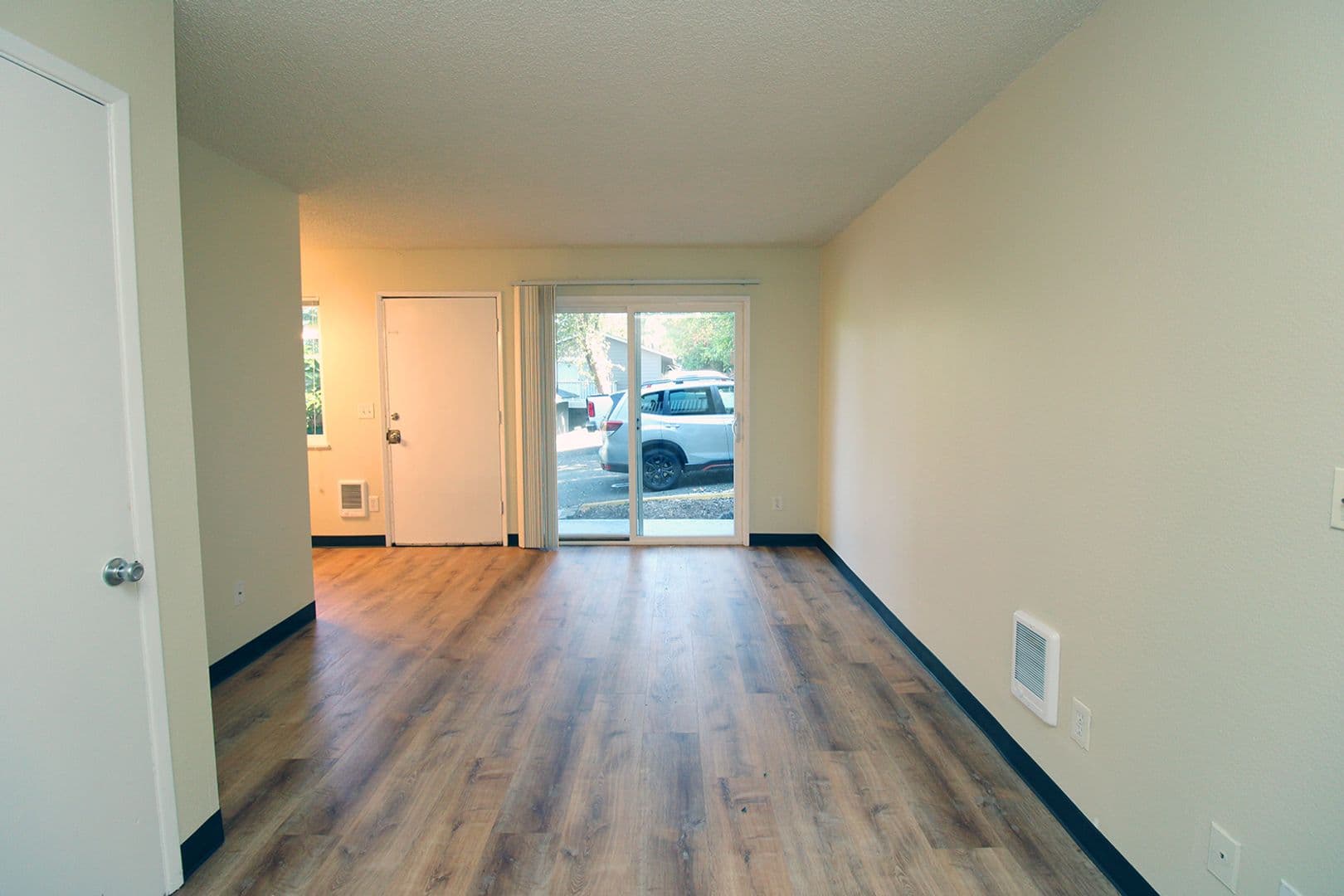 Portland Apartment: 5704 SW Beaverton-Hillsdale Hwy
