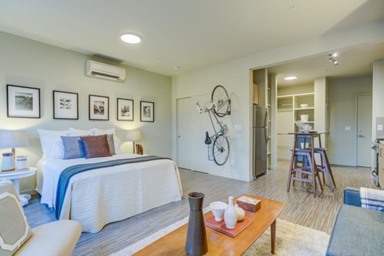 Portland Apartment: 3423 SE Hawthorne Blvd