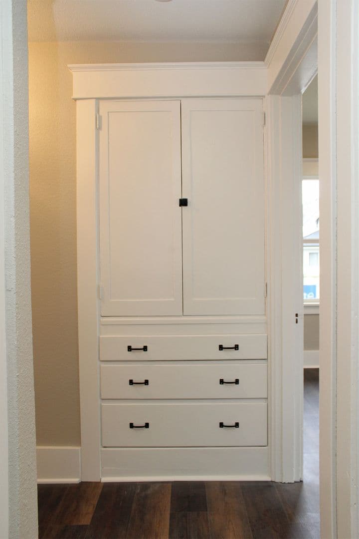 Portland Apartment: 36 NE Beech St
