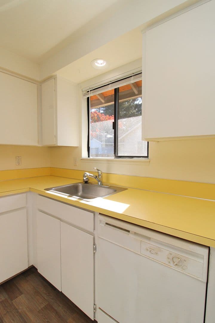 Troutdale Apartment: 802 - 804 SW 29th Way