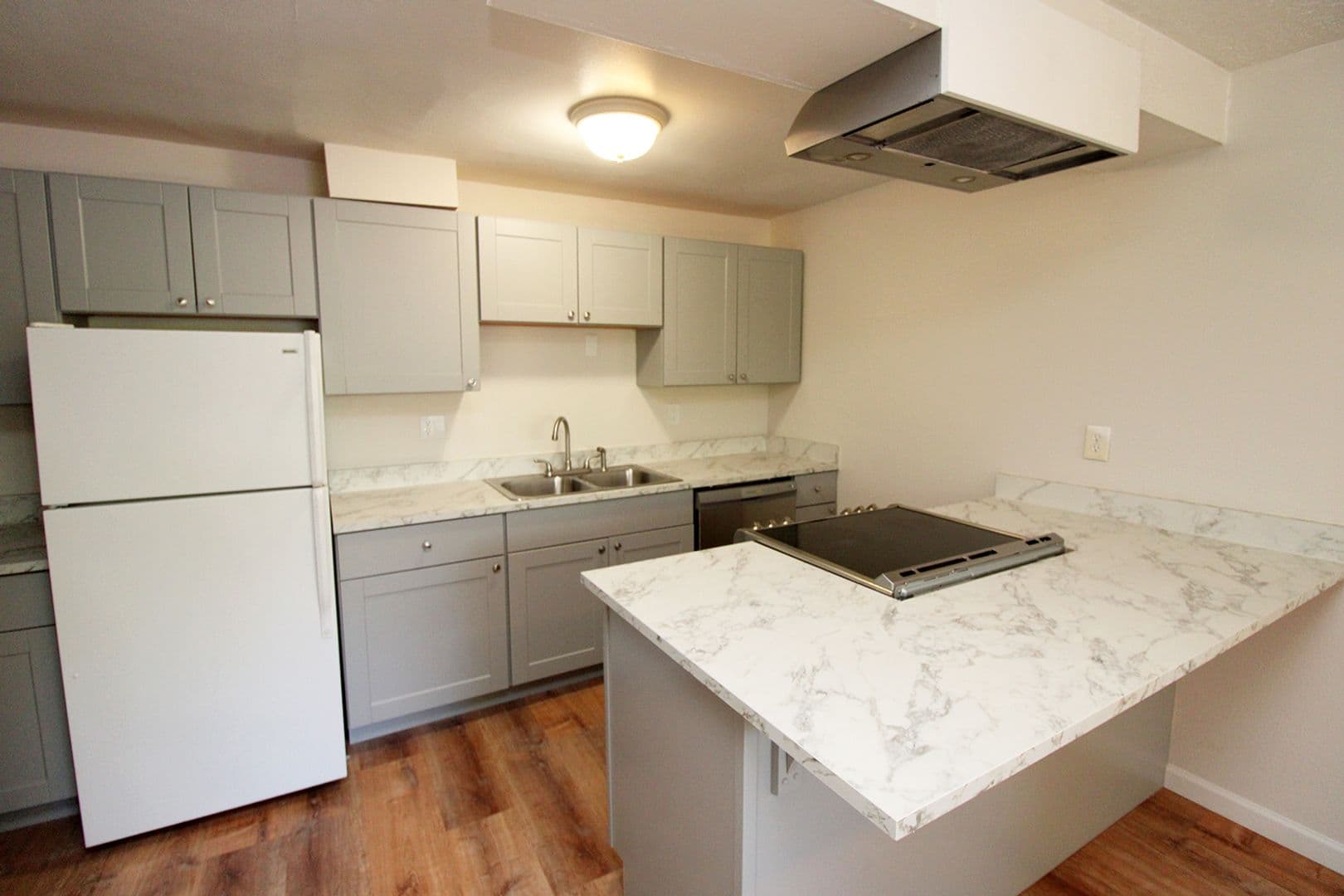 Portland Apartment: 5704 SW Beaverton-Hillsdale Hwy