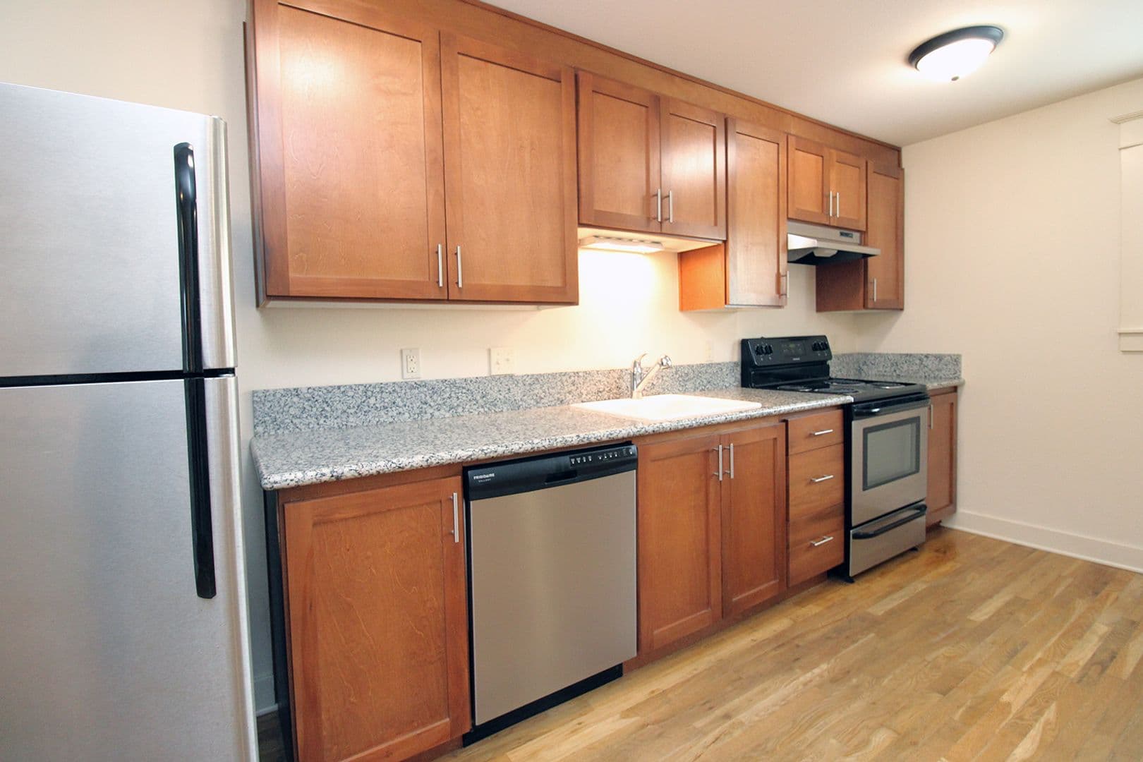 Portland Apartment: 2424 N Vancouver Ave